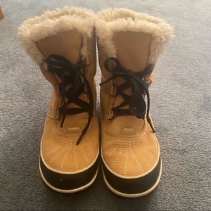 Sorel Snow Tivoli II short boot size 8